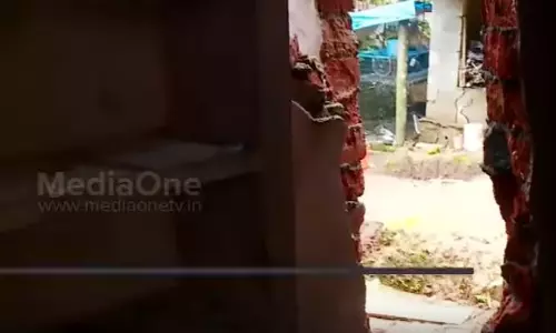 മാനന്തവാടിയില്‍ ഭൂമി വിണ്ടുകീറുന്നു: ജനങ്ങള്‍ ഭീതിയില്‍