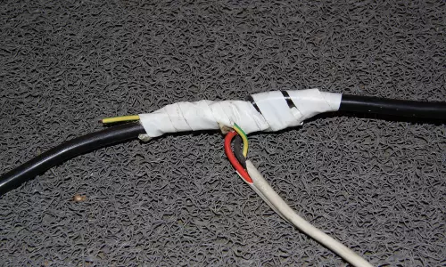 അനധികൃത വൈദ്യുതി കണക്ഷനുകൾ ഇനി വേണ്ട; മുന്നറിയിപ്പുമായി മസ്കത്ത്