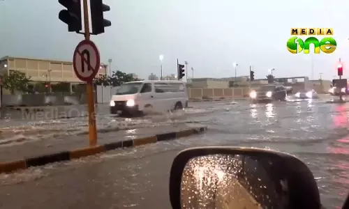 കുവൈത്തില്‍ ശക്തമായ മഴ തുടരുന്നു; രണ്ട് ദിവസം കൂടി തുടരുമെന്ന് കാലാവസ്ഥാ നിരീക്ഷണ കേന്ദ്രം