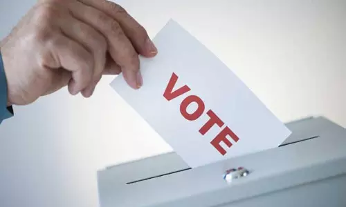 ബാലറ്റ് പേപ്പര്‍ തിരിച്ചുകൊണ്ടുവരണം; തെരഞ്ഞെടുപ്പ് കമ്മീഷനോട് പ്രതിപക്ഷം