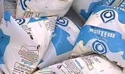 പ്രളയം കന്നുകാലികളുടെ ജീവന് കവര്ന്നു; സംസ്ഥാനത്ത് പാലുത്പ്പാദനത്തില് കുറവ് പ്രളയം കന്നുകാലികളുടെ ജീവന് കവര്ന്നു; സംസ്ഥാനത്ത് പാലുത്പ്പാദനത്തില് കുറവ്