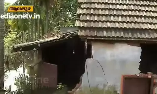 ദുരിതാശ്വാസ ക്യാമ്പുകൾ അവസാനിച്ചതോടെ കൈനകരി പഞ്ചായത്തിലെ മിക്കവരും  പെരുവഴിയില്‍