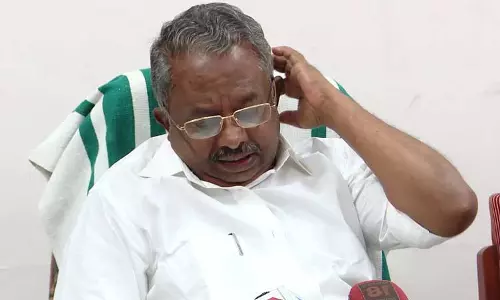 പ്രളയകാലത്ത് വിദേശയാത്ര:  മന്ത്രി കെ രാജുവിന് പരസ്യശാസന 