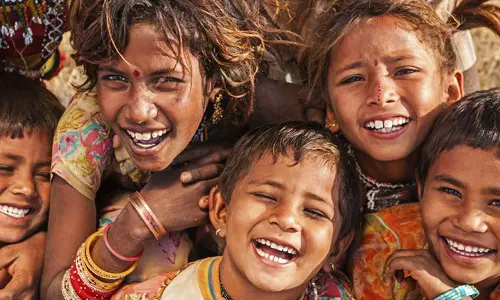 ശിക്ഷിച്ച് വളർത്തണോ സമ്മാനം കൊടുത്ത് വളർത്തണോ?