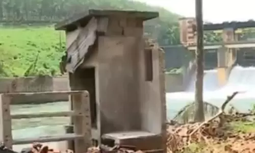 മണിയാര് ഡാം കരകവിഞ്ഞൊഴുകിയപ്പോള് പ്രദേശത്തുണ്ടായത് സമാനതകളില്ലാത്ത നാശനഷ്ടം മണിയാര് ഡാം കരകവിഞ്ഞൊഴുകിയപ്പോള് പ്രദേശത്തുണ്ടായത് സമാനതകളില്ലാത്ത നാശനഷ്ടം