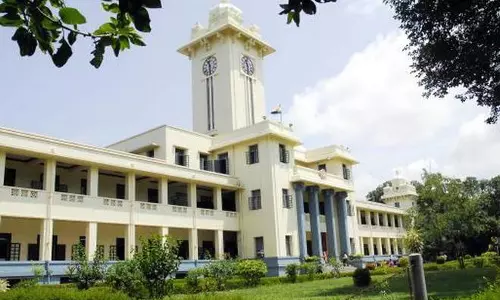 പ്രളയം; എല്‍.എല്‍.ബി പരീക്ഷ മാറ്റിവെക്കാതെ കേരള സര്‍വകലാശാല