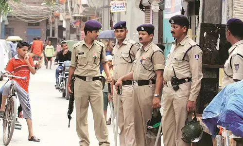 കാണാതായ പശുവിനെ തെരഞ്ഞെത്തിയ യുവാവിനെ മരത്തില്‍ കെട്ടിയിട്ട് കൈവെട്ടി
