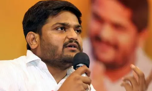 പട്ടേല്‍ സംവരണം: ഹാര്‍ദിക് പട്ടേല്‍ അനിശ്ചിതകാല നിരാഹാരം തുടങ്ങി 