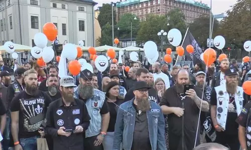 ഇതാണ് സ്വീഡനിലെ താടിക്കാരുടെ പരേഡ്, ഇദ്ദേഹമാണ് ആ വ്യത്യസ്തനായ ബാര്‍ബര്‍ 