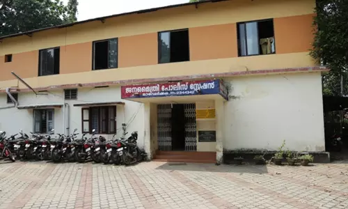 ആല പഞ്ചായത്ത് പ്രസിഡന്‍റിനെയും പൊലീസുകാരന്‍ സൈമണിനെയും കണ്ടവരുണ്ടോ..?