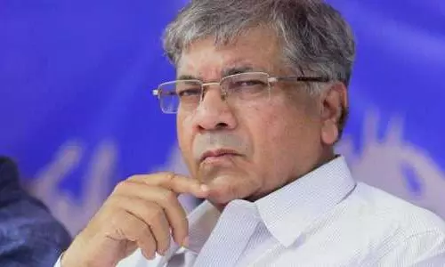 ‘എലികളെ കൊല്ലാന്‍ കീടനാശിനി മതി; എന്തിനാണ് വെടിയുണ്ടകള്‍..?’ മോദിയെ വധിക്കാന്‍ പദ്ധതിയെന്ന കത്തിനെ പരിഹസിച്ച് പ്രകാശ് അംബേദ്കര്‍