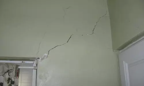 മലപ്പുറത്ത് 12 വീടുകള്‍ക്ക് വിള്ളല്‍; രണ്ട് ഇഞ്ച് വരെ ഭൂമയിലേക്ക് താഴ്ന്ന നിലയില്‍