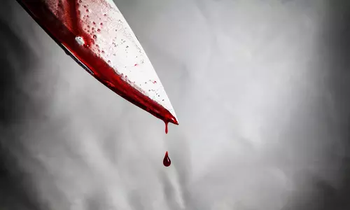 കോഴിക്കോട് ബാലുശേരിയില് പ്രസവിച്ച ഉടന് അമ്മ പെണ്കുട്ടിയെ കഴുത്തറുത്ത് കൊലപ്പെടുത്തി കോഴിക്കോട് ബാലുശേരിയില് പ്രസവിച്ച ഉടന് അമ്മ പെണ്കുട്ടിയെ കഴുത്തറുത്ത് കൊലപ്പെടുത്തി