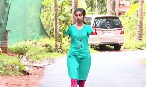 ഇരു കൈകളുമില്ലാതെ കാലുകൾ കൊണ്ട് എസ്.എസ്.എൽ.സി പരീക്ഷ എഴുതിയ ദേവികക്ക് എല്ലാ വിഷയത്തിലും എ പ്ലസ്