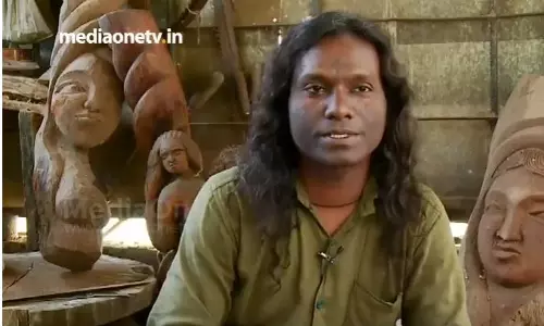 മരക്കുറ്റിയില്‍ ഷാജു വിരിയിക്കും മനോഹരശില്‍പ്പങ്ങള്‍          