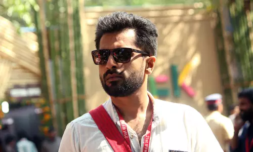 എസ്.ദുര്‍ഗയിലെ നായകന്‍, ലില്ലിയിലെ വില്ലന്‍; വ്യത്യസ്തമായ വേഷങ്ങളുമായി സിനിമയില്‍ സജീവമാകുന്ന കണ്ണന്‍ നായര്‍ അതിഥിയില്‍