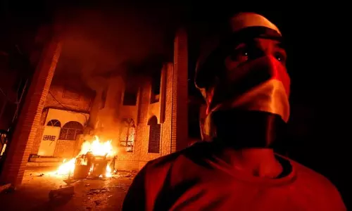 ബസ്രയിലുള്ള ഇറാന്‍ കോണ്‍സുലേറ്റിന് തീ വെച്ചു