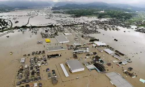 ജപ്പാനില്‍ പ്രളയത്തിലും ഭൂകമ്പത്തിലുണ്ടായ ദുരിതം തുടരുന്നു; മണ്ണിടിച്ചിലില്‍ പെട്ടവര്‍ക്കായി തെരച്ചില്‍ തുടരുന്നു