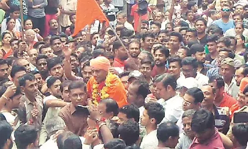 ജാമ്യത്തിലിറങ്ങിയ അജ്‍മീര്‍ ദര്‍ഗ സ്ഫോടന കേസ് പ്രതിക്ക് ‘വീരോചിത’ വരവേല്‍പ്പ് നല്‍കി ബിജെപി