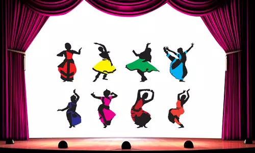 സംസ്ഥാന സ്കൂള്‍ കലോത്സവം മാറ്റാനുള്ള തീരുമാനത്തിനെതിരെ പ്രതിപക്ഷ വിദ്യാര്‍ത്ഥി സംഘടനകള്‍