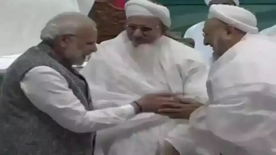 മോദി സെയ്ഫി മോസ്‍ക് സന്ദര്‍ശിച്ചു