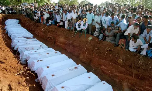 ശ്രീലങ്കന്‍‌ യുദ്ധത്തില്‍ അനുകൂല നിലപാടെടുത്തു; ഡി.എം.കെയെ പ്രതിരോധത്തിലാക്കി എ.ഡി.എം.കെ