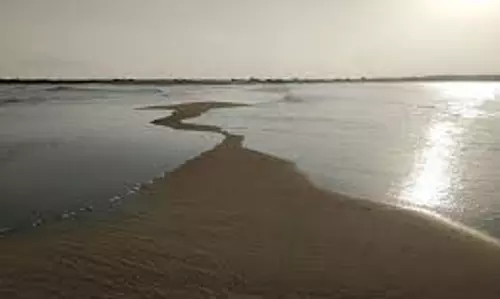 പൊന്നാനിയില്‍ കടല്‍ പിളര്‍ന്നിട്ടില്ല; വാസ്തവമിതാണ്