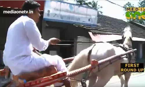 ഇന്ധന വില വർധനവിനെതിരെ കുതിര സവാരി നടത്തി വ്യത്യസ്ത പ്രതിഷേധവുമായി  സഹോദരങ്ങൾ