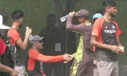 ക്രിക്കറ്റില്‍ വീണ്ടും കൈകൊടുത്ത് ഇന്ത്യ പാക് താരങ്ങള്‍