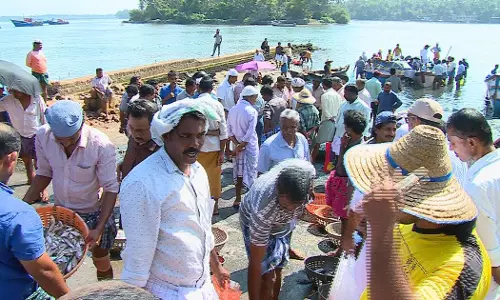 ചാലിയത്ത് മത്സ്യബന്ധനത്തിന് ഇതരസംസ്ഥാനക്കാരും;  പ്രതിഷേധവുമായി മത്സ്യത്തൊഴിലാളികള്‍