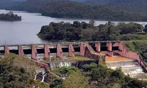 മുല്ലപ്പെരിയാറിൽ മരം മുറിക്കാൻ അനുമതി വേണം; സുപ്രിംകോടതിയെ സമീപിച്ച് തമിഴ്‌നാട്