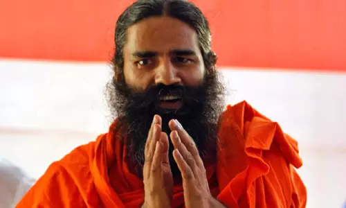 പെട്രോള്‍ വില കുറച്ചില്ലെങ്കില്‍ മോദിക്ക് ‘പണി’ കിട്ടും; പ്രധാനമന്ത്രിക്ക് മുന്നറിയിപ്പുമായി രാംദേവ്