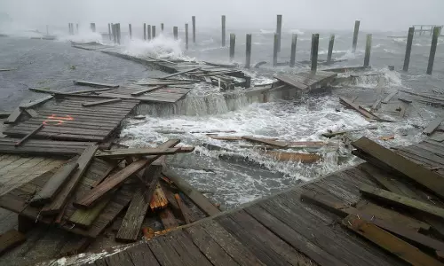 അമേരിക്കയില്‍ ആഞ്ഞടിച്ച ഫ്ലോറൻസ് ചുഴലിക്കാറ്റിന്റെ ശക്തി കുറഞ്ഞു; മഴയിലും വെള്ളപ്പൊക്കത്തിലും 4 മരണം