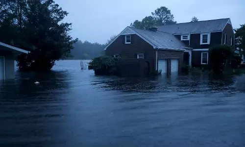നോര്ത്ത് കരോലിന തീരത്ത് ആഞ്ഞടിച്ച് ഫ്ലോറന്സ് ചുഴലിക്കാറ്റ്; വീശിയടിച്ചത് 150 കിലോമീറ്റര് വേഗതയില് നോര്ത്ത് കരോലിന തീരത്ത് ആഞ്ഞടിച്ച് ഫ്ലോറന്സ് ചുഴലിക്കാറ്റ്; വീശിയടിച്ചത് 150 കിലോമീറ്റര് വേഗതയില്