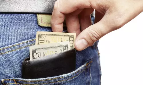 വിശ്വാസവഞ്ചനയിലൂടെ വൻ തുക കവർച്ച; ജീവനക്കാരെയൂം കൂട്ടാളികളെയും പൊലീസ് പിടികൂടി വിശ്വാസവഞ്ചനയിലൂടെ വൻ തുക കവർച്ച; ജീവനക്കാരെയൂം കൂട്ടാളികളെയും പൊലീസ് പിടികൂടി