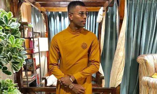 പിതാവിന് സര്‍പ്രൈസൊരുക്കി ഹര്‍ദ്ദിക്ക് പാണ്ഡ്യ  