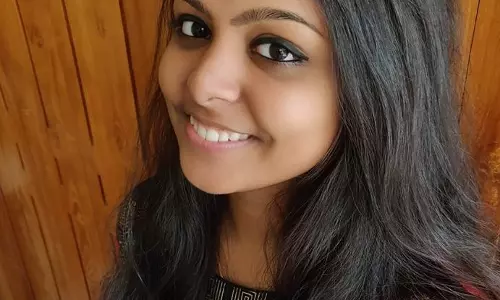 ഇതാണ് അവള്...ജീവാംശമായി എന്ന പാട്ടിനെ നെഞ്ചിലേറ്റിയ തമിഴ് പെണ്കൊടി ഇതാണ് അവള്...ജീവാംശമായി എന്ന പാട്ടിനെ നെഞ്ചിലേറ്റിയ തമിഴ് പെണ്കൊടി