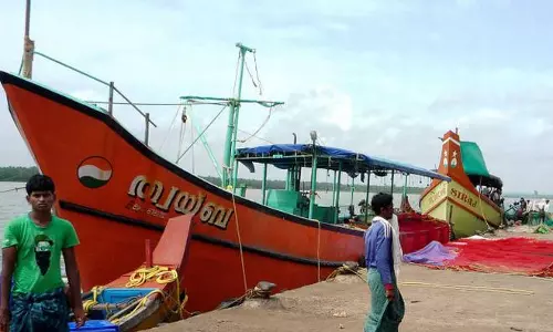 തീരക്കടൽ കപ്പൽപാത നോട്ടിഫിക്കേഷൻ: സമരവുമായി മത്സ്യത്തൊഴിലാളികൾ