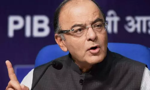 ‘രാഹുൽ നുണകളുടെ പ്രചാരകൻ, വിഡ്ഡിയായ രാജകുമാരൻ’: ജെ്റ്റ്ലി; തിരിച്ചടിച്ച് കോൺ​ഗ്രസ്