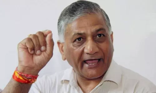 ‘പാകിസ്ഥാനില്‍ ഇപ്പോഴും പട്ടാള ഭരണം; എന്താകുമെന്ന് കാത്തിരുന്ന് കാണാം’ കേന്ദ്രമന്ത്രി വി.കെ സിംങ്