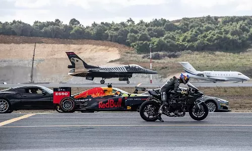 സൂപ്പര്‍കാറും സൂപ്പര്‍ ബൈക്കും എഫ്1 കാറും ജെറ്റും യുദ്ധവിമാനവും മത്സരിച്ചു... ജയിച്ചത്...