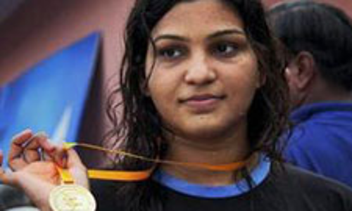 നീന്തൽക്കുളത്തിൽ വിസ്മയമായി റിച്ചാ മിശ്ര