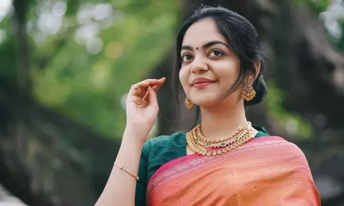 സ്വര്‍ണകടത്തും ട്രിപ്പിള്‍ ലോക്ക് ഡൗണും തമ്മില്‍ ബന്ധം; മറുപടിയുമായി നടി അഹാന കൃഷ്ണ