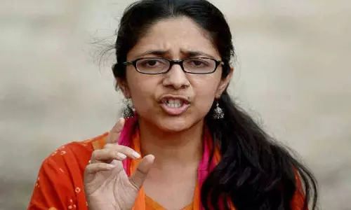 ദേഷ്യം നിയന്ത്രിക്കൂ, വാക്കുകള്‍ സൂക്ഷിച്ച് ഉപയോഗിക്കൂ: ഭര്‍ത്താവിനോട് ഡല്‍ഹി വനിതാകമ്മീഷന്‍ അധ്യക്ഷ