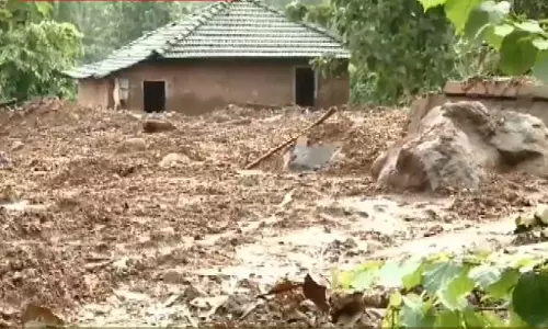 പ്രളയത്തിൽ നാശനഷ്ടം സംഭവിച്ച വീടുകളുടെ സർവേ പുരോഗമിക്കുന്നു