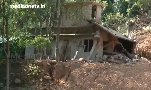 ഉരുള്‍പൊട്ടലില്‍ 7 പേര്‍ മരിച്ച ഓടക്കയത്ത് ദുരിതം തുടരുന്നു