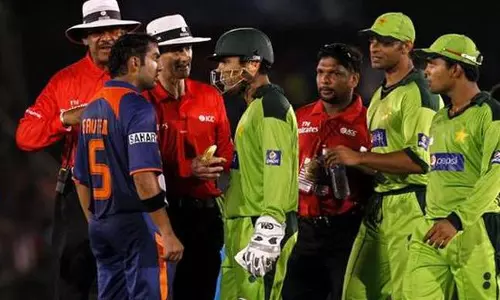 മത്സരത്തിനെ മുമ്പെ പോര്; പാക് മാധ്യമപ്രവര്‍ത്തകന്  മറുപടികൊടുത്ത് ഗംഭീര്‍ 