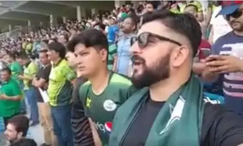 എന്തിനാണ് താന്‍ ഇന്ത്യന്‍ ദേശീയ ഗാനം പാടിയതെന്ന് വെളിപ്പെടുത്തി പാക് ആരാധകന്‍