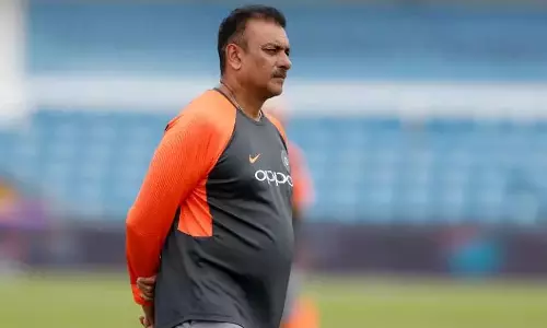 രവിശാസ്ത്രിയോടുള്ള രോഷം തീരാതെ ആരാധകര്‍, #SackRaviShastri ട്രെന്‍ഡിംങ്