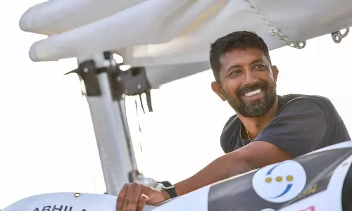 ഭ്രാന്തന്മാരുടെ സമുദ്രസഞ്ചാരം അഥവാ ഗോള്‍ഡന്‍ ഗ്ലോബ് റേസ് 